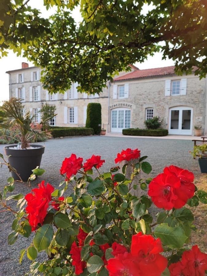 Logis Domaine Du Prieure Hotel Tonnay-Boutonne Exterior foto