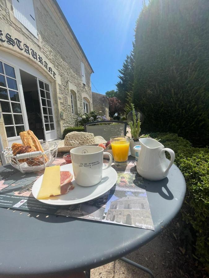 Logis Domaine Du Prieure Hotel Tonnay-Boutonne Exterior foto