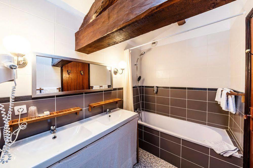 Logis Domaine Du Prieure Hotel Tonnay-Boutonne Exterior foto